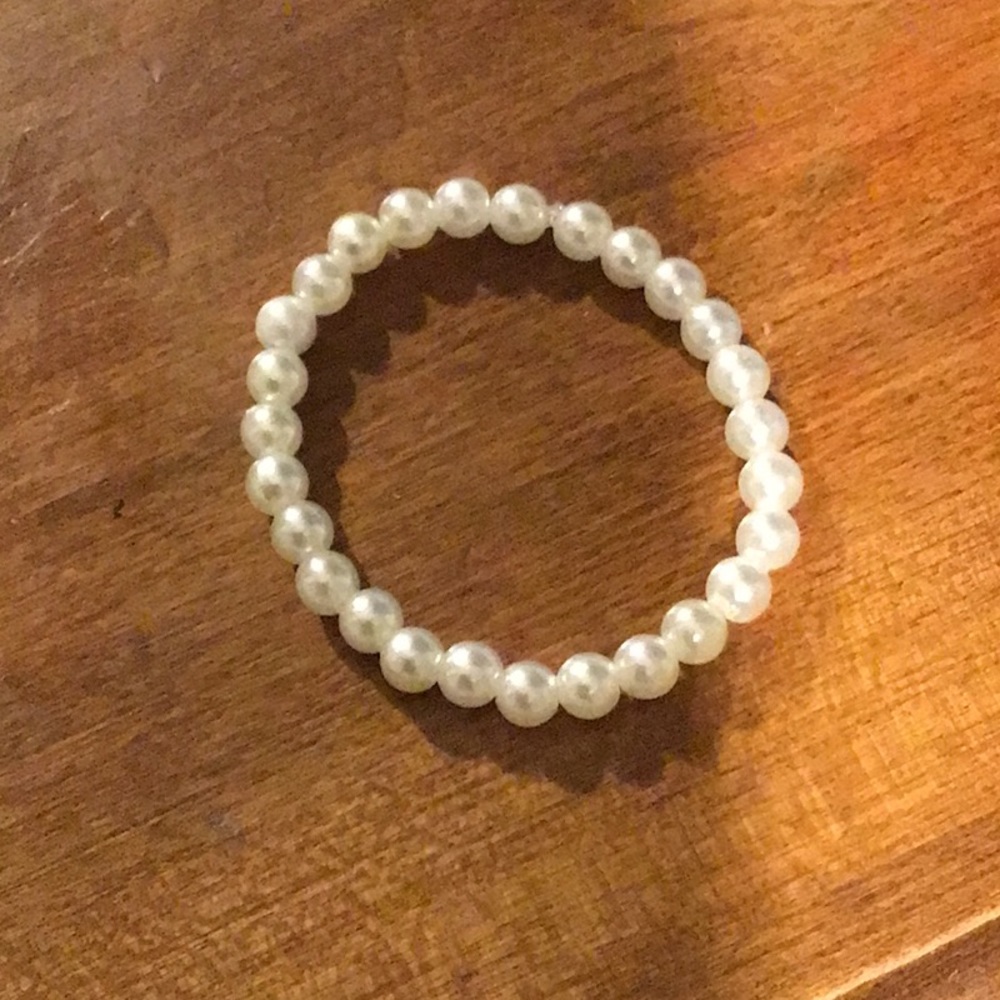 White Pearl  bead bracelet